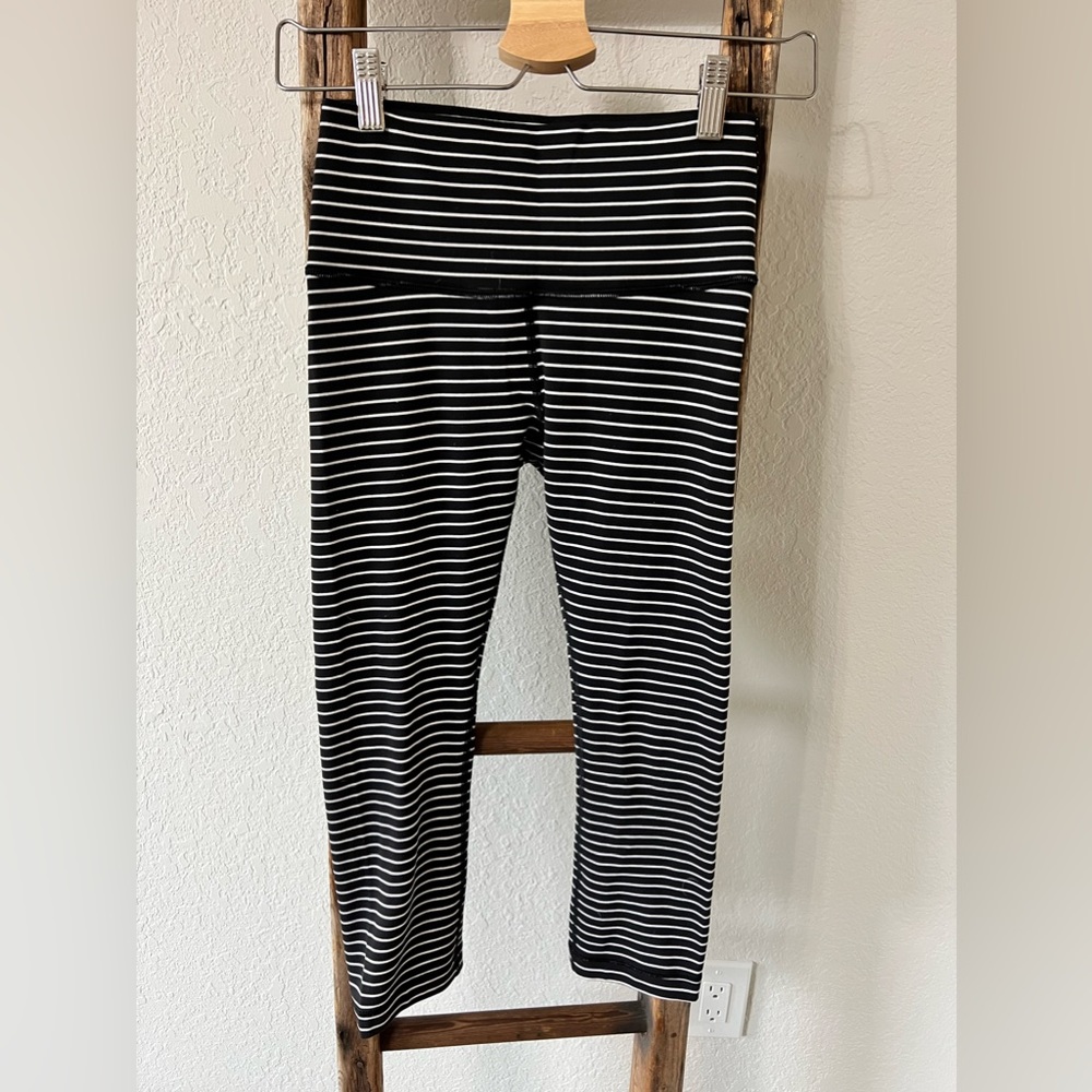 Lululemon stripe wunder under. Luon fabric.